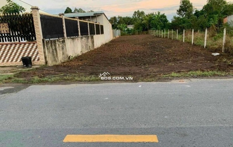 TÔI BÁN 10X25=250M2M2 ĐẤT CHÍNH CHỦ SHR NGAY TRUNG TÂM THỊ XÃ. GIÁ 260 TRIỆU