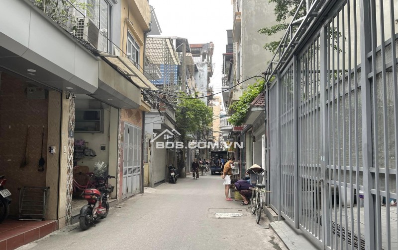 Bán đất tặng nhà C4 diện tích 54m2 tại ngõ 197 đường Hoàng Mai giá 6.6 tỷ