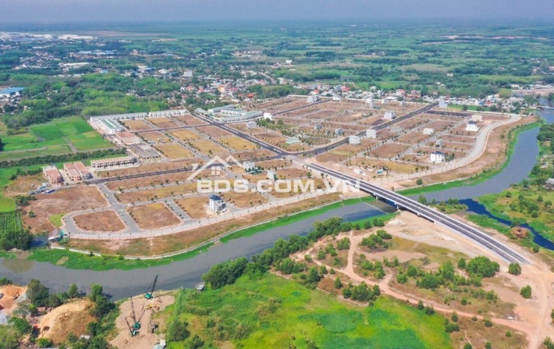 Gấp - Bán lô đất ngộp Mega City Cầu Đò, đường Hùng Vương, 100m2 giá 9xx triệu