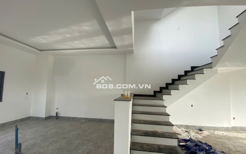 Bán nhà 1 trệt 1 lầu liền kề QL1A,Thân Cửu Nghĩa.Gía 1,7 tỷ