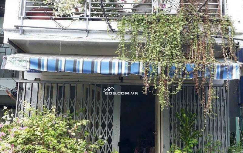 Mảnh đất vàng với diện tích khủng 1.350m² (ngang 35m, dài 38m), giá 32 tỷ, nằm ngay trung tâm Quận 7, cách mặt tiền Huỳnh Tấn Phát chỉ 20m.