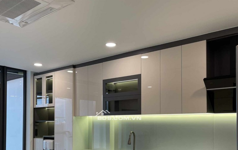 Mảnh đất vàng với diện tích khủng 1.350m² (ngang 35m, dài 38m), giá 32 tỷ, nằm ngay trung tâm Quận 7, cách mặt tiền Huỳnh Tấn Phát chỉ 20m.