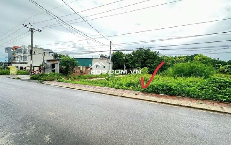 em bán lô đất đẹp diện tích  59 m full thổ cư. Mặt tiền (5,9 hậu 6,16 nở  x 9,7 m )Tại xóm làng - xã đại yên - chương Mỹ - Hà nội 
 Ô tô đỗ cửa ,
