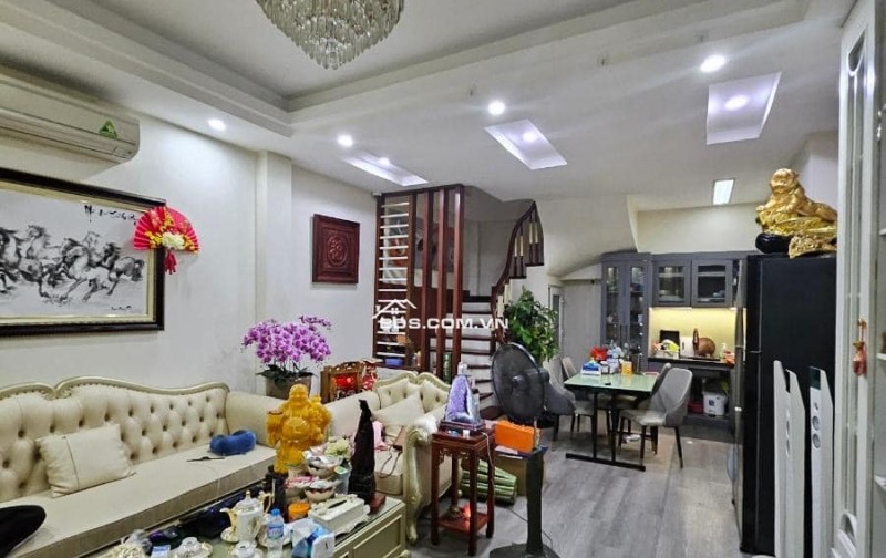 BÁN NHÀ 5 TẦNG 43m2 – QUAN HOA, CẦU GIẤY – GIÁ 8.6 TỶ