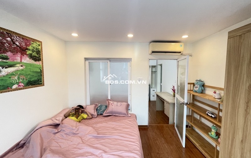 Trường Chinh - Nhà Lô Góc, 50m², 5 Tầng, 7.6 Tỷ - Gần Phố