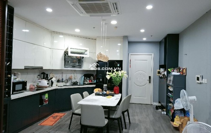 Siêu hiếm, căn hộ chung cư cao cấp Royal City tòa R2 sảnh B, 103m2, 7.5 tỷ