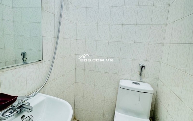 Nhà ngõ 72 phố Tôn Thất Tùng, nhà mới, nở hậu, phù hợp ở + KD, ngõ thông, 24m2, 4 tầng, 4.8tỷ