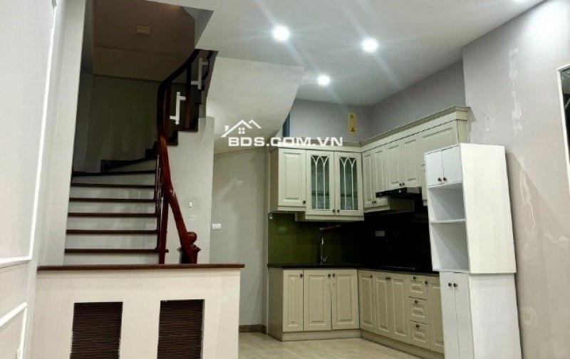 Bán nhà Hồng Tiến - 68m2 - 5T - 10,3 tỷ - nhà đẹp ,thang máy, ngõ ô tô thông