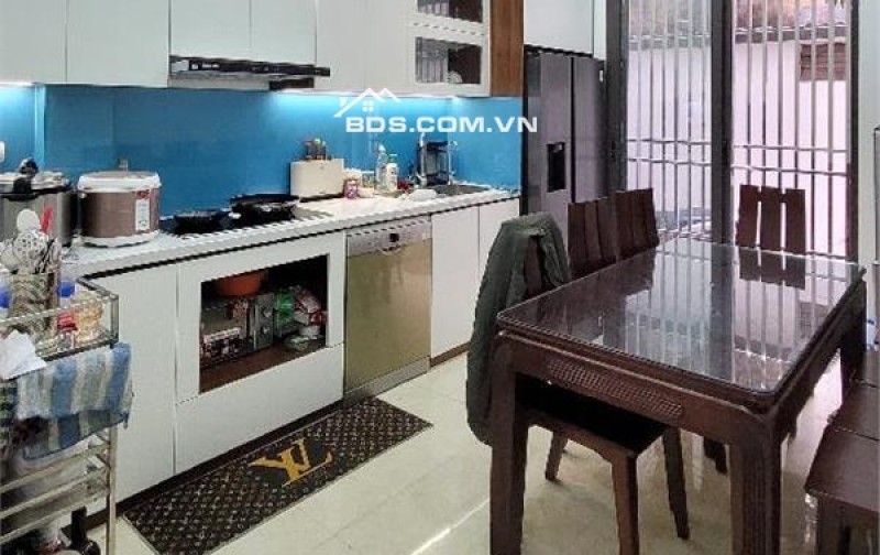 Chính chủ bán nhà cạnh UBNDP Biên Giang, Hà Đông, Diện tích 37,5m2, xây 5 tầng, Giá 2,6 đã bao thuế phí