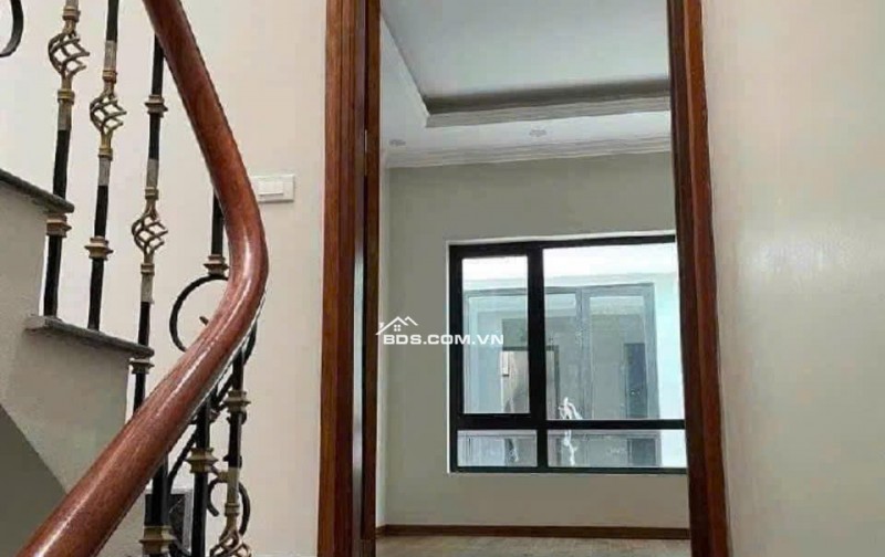 NHÀ MỚI THẠCH BÀN 30M2 TRUNG TÂM LONG BIÊN GIÁ 5 ,3 TỶ