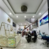 Bán nhà Nhân Mỹ, Mỹ Đình, lô góc, gần chợ. DT 40m2, 3PN, có thể lên tầng thoải mái. Giá 6.4 tỷ