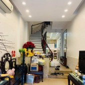 Bán Nhà Mặt Phố Kinh Doanh Trung Liệt, Đống Đa 52m, 5 tầng, giá 17 tỷ.