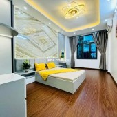 SIÊU PHẨM HAI BÀ TRƯNG - TRƯỚC NHÀ BA GÁC TRÁNH XE MÁY THOẢI MÁI - NỘI THẤT ĐẦY ĐỦ
