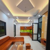 Bán Nhà Nguyễn Ngọc Nại, Thanh Xuân, 4 Tầng Mới Đẹp, 41m2, Mặt Tiền 5.5m, OTO, Lô Góc