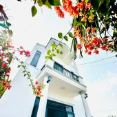 Nhà ở mới xây dựng, móng trụ dần sàn bê tông cốt thép