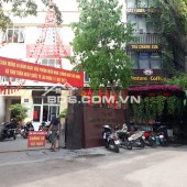siêu phẩm Đường Láng nhà mặt ngõ nhưng như mặt phố,lô góc thông thoáng ba mặt, cạnh ủy ban phường. 30m2x 5 tầng mặt tiền 5.63m2 giá 7tỷ8
