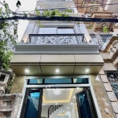 Chú Tuấn mới xây xong nhà ko ở - Sang Mỹ định cư cùng con zai nên bán nhà ở Cầu Giấy. Giá chỉ nhỉnh 8 tỷ