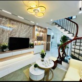 GIÁ MỚI- NHÀ ĐẸP- PHỐ TRẠM 43M - 5TỶ9