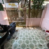 HIẾM. Nhà 2 tầng 3 mặt tiền trung tâm Nha Trang. Ra bãi tắm Trần Phú 200m.