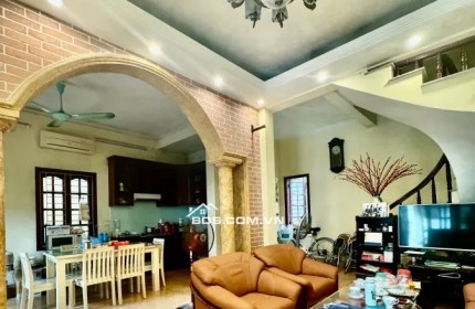 Bán nhà ngõ 140 Ngọc Thuỵ Long Biên, gara ô tô,88m, MT8 ở ngay hơn 12 tỷ