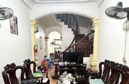 BÁN BÁN NHÀ 42M2 (4T) – NGUYỄN VĂN HUYÊN, CẦU GIẤY – GIÁ 9.8 TỶ