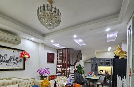 BÁN NHÀ 5 TẦNG 43m2 – QUAN HOA, CẦU GIẤY – GIÁ 8.6 TỶ