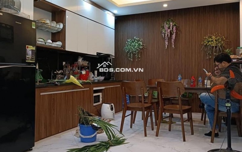 BÁN NHÀ NGỌC THUỴ, NHÀ DÂN XÂY 5T, 37M², 5 TỶ, FULL ĐỒ, NHÀ ĐẸP, Ô TÔ ĐỖ CỔNG