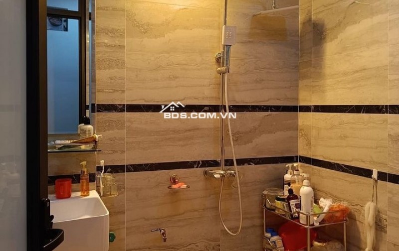 BÁN NHÀ NGỌC THUỴ, NHÀ DÂN XÂY 5T, 37M², 5 TỶ, FULL ĐỒ, NHÀ ĐẸP, Ô TÔ ĐỖ CỔNG