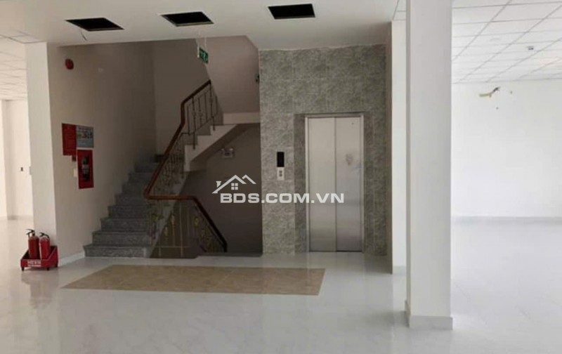 Cho thuê TẦNG 3 Lối đi riêng 240m2 đường Hồ Văn Long Quận Bình Tân