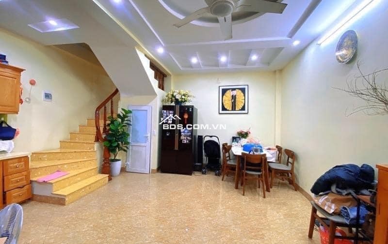 Nhà đẹp ngõ thoáng, phố nguyễn Lương Bằng, Đống Đa, Sổ Đỏ Chót 50m2, 5 Tầng, Nhỉnh 6 Tỷ.