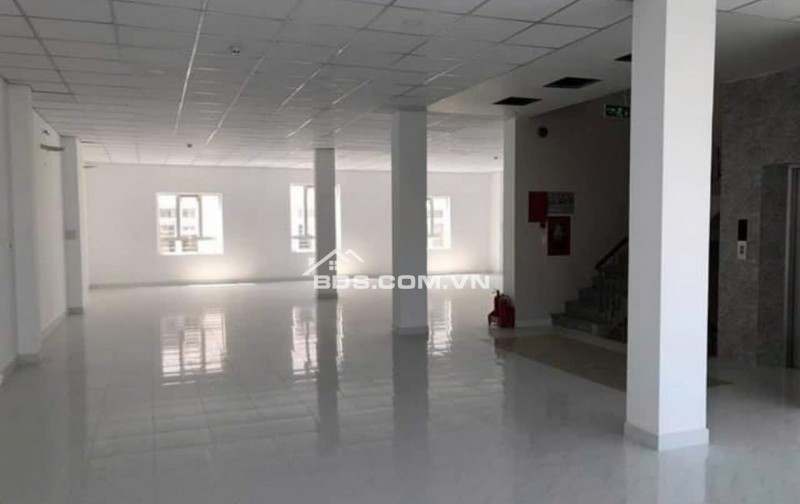 Cho thuê TẦNG 3 Lối đi riêng 240m2 đường Hồ Văn Long Quận Bình Tân