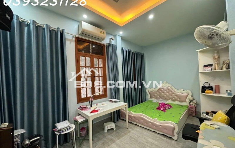 Nhà Đẹp, Diện Tích Rộng 72.2 m2, Phố Thịnh Hào, Đống Đa, Mặt Tiền 4m, Gần Ô Tô, Nhỉnh 12Tỷ.