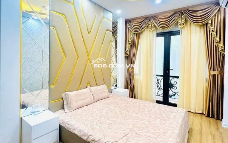 Nhà Đẹp Gần Đường Ô TÔ Đặng Tiến Đông, Đống Đa 44m, 5 tầng, giá 9.85 tỷ.