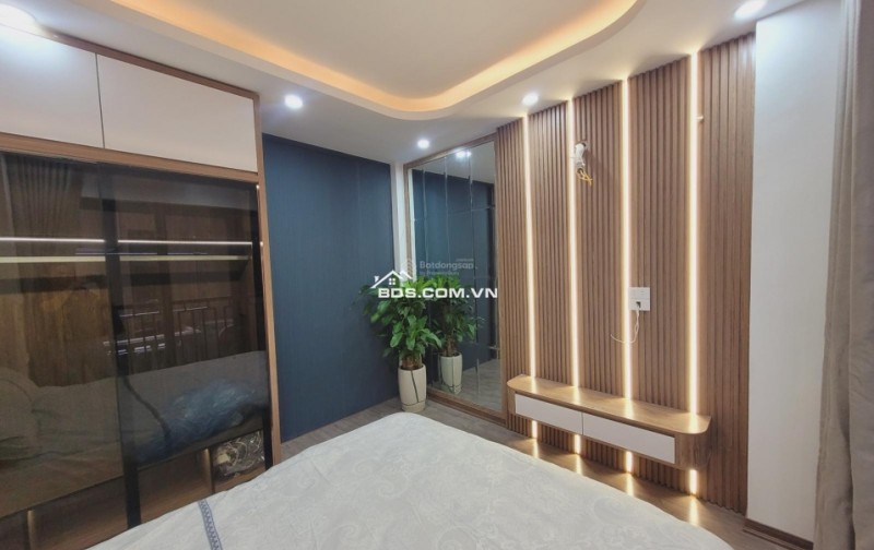 Bán nhà 20m2, 6 tầng, 3 ngủ, đủ công năng phố Nguyễn Trung Ngạn, Hai Bà Trưng