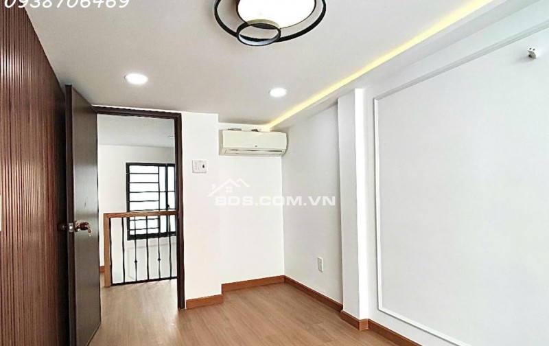 NHÀ TRUNG TÂM QUẬN 10 - NGAY NGÃ 7 LÝ THÁI TỔ - 30M2 - 3 TẦNG - HẺM RỘNG THOÁNG - NHÀ MỚI ĐẸP LUNG LINH - XÁCH VALY VÀO Ở NGAY NHỈNH 5 TỶ.