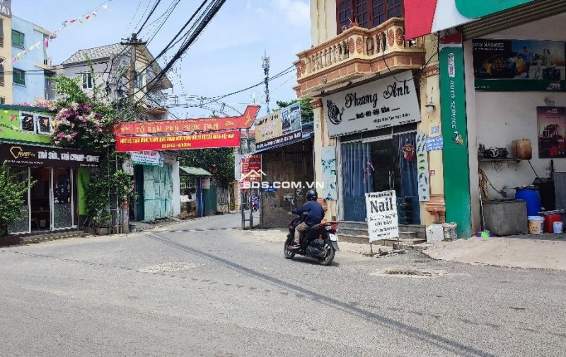 SIÊU HIẾM ĐẤT KINH DOANG TỐT ,THÔNG SỐ ĐẸP ,NGAY MẶT ĐƯỜNG TO Ô TÔ CHẠY QUA CỬA NHÀ LUÔN