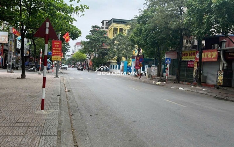 Bán Đất Nguyễn Sơn , Long Biên . 55M x MT 4.5M , Phân Lô , Ô Tô , Ngõ Thông . Giá 9.5 Tỷ