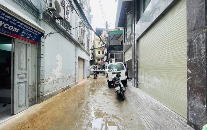 NHÀ MỚI NGUYỄN VĂN CỪ- ĐẦY ĐỦ NỘI THẤT- GARA Ô TÔ- GẦN PHỐ- TIỆN ÍCH NGẬP TRÀN