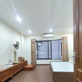 Bán nhà phố Hoa Lâm 32m2 mt 4,6m 4 tầng ngõ nông xe 5 tạ đỗ cửa