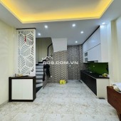 Bán nhà Ngọc Thuỵ Long Biên nhà mới đẹp ở ngay 30m*mt 4.3m,ô tô đỗ cổng giá chỉ 4.95 tỷ.