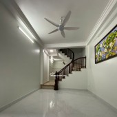Bán nhà 39 m2, giá 5,9 tỷ, gần chợ Gia Quất- một tổ ấm chan hoà ánh nắng. Mời liên hệ 0902318197