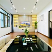 Nhà phố tôn đức thắng, đống đa, 4 tầng,  ôtô đỗ cửa, DT 45M, MT 4,5, giá 11,8tỷ.