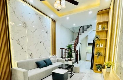 Nhà Đẹp Ở Luôn Minh Khai, Hai Bà Trưng 30m, 5 tầng, mt 3.3m, giá 5.8 tỷ