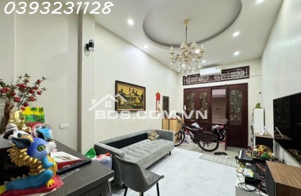 Nhà Đẹp, Diện Tích Rộng 72.2 m2, Phố Thịnh Hào, Đống Đa, Mặt Tiền 4m, Gần Ô Tô, Nhỉnh 12Tỷ.