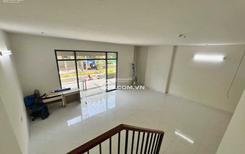 Cho thuê shophouse 151m2 , trệt , lầu , 3wc , 3pn . 15tr Ngay 2225 Phạm Thế Hiển , Q.8