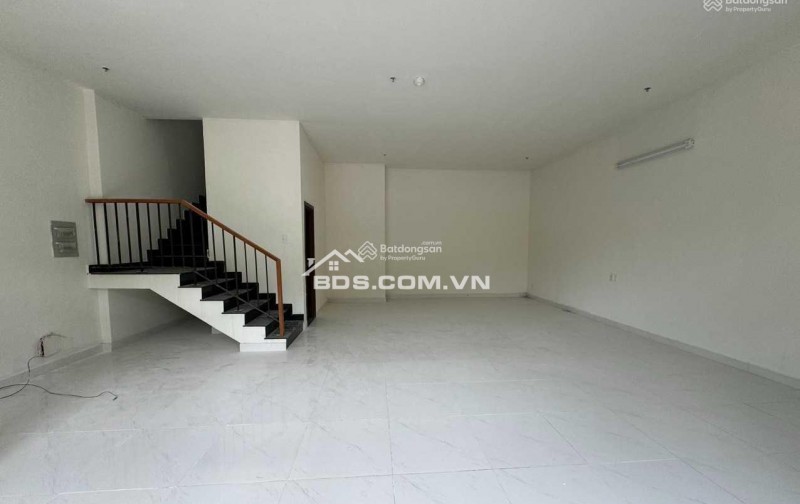 Cho thuê shophouse 151m2 , trệt , lầu , 3wc , 3pn . 15tr Ngay 2225 Phạm Thế Hiển , Q.8