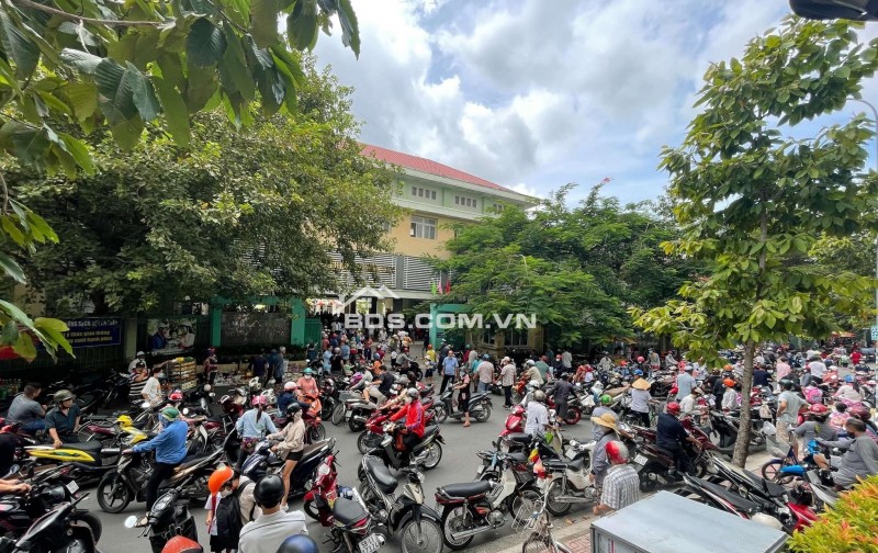 Cho thuê shophouse 151m2 , trệt , lầu , 3wc , 3pn . 15tr Ngay 2225 Phạm Thế Hiển , Q.8