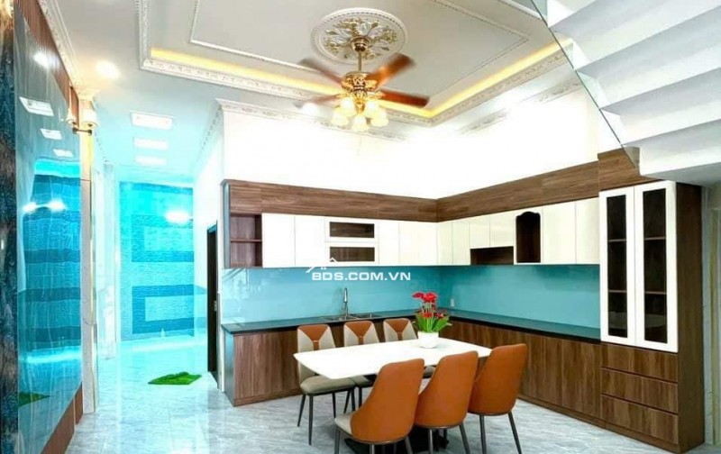 Nhà 3 tầng, đẹp, sang trọng, 105m2, Giá tốt, mặt tiền nhựa 8m, kinh doanh tốt