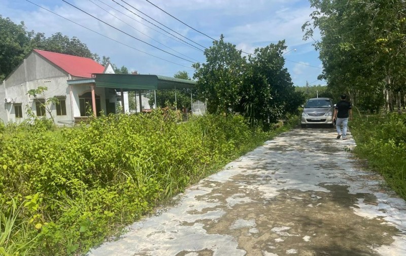 SANG GẤP 14x72= 1010M2 ĐẤT Ở NGAY CHỢ, TRƯỜNG HỌC CẤP 2-3 TIỆN XÂY TRỌ. GIÁ 180 TRIỆU