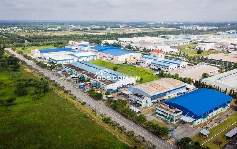 SANG GẤP 2 LÔ ĐẤT 2.020M2 MT 18M ĐỐI DIỆN KCN BECAMEX, SÁT CHỢ DÂN ĐÔNG